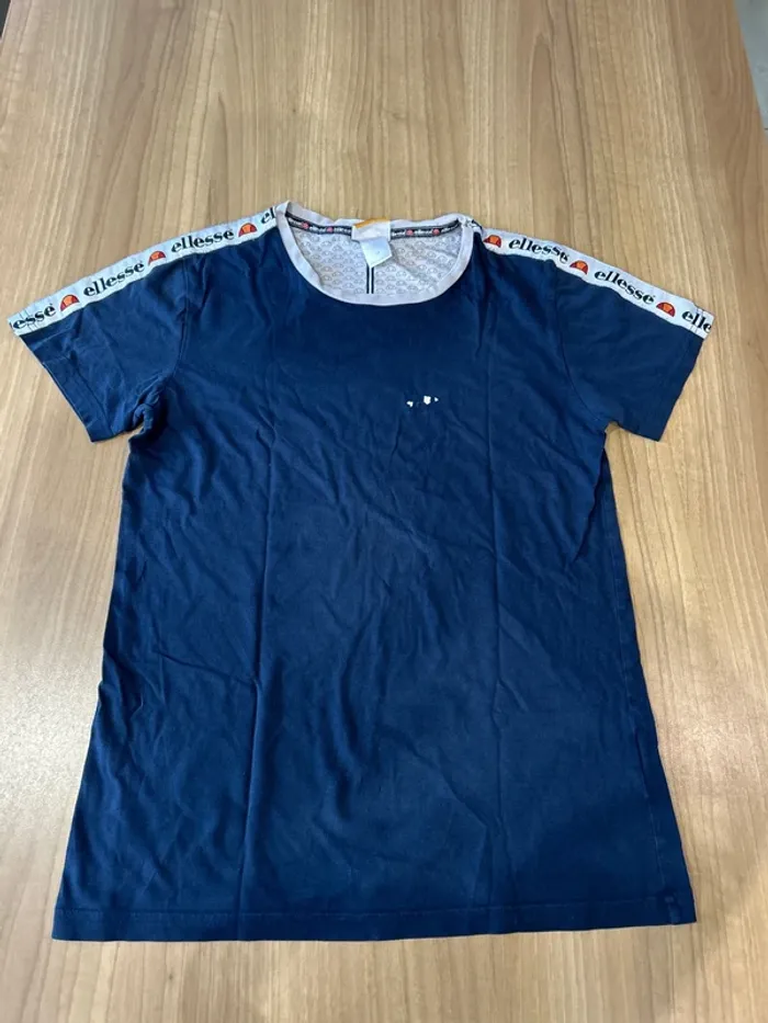 Tee shirt ellesse taille XS