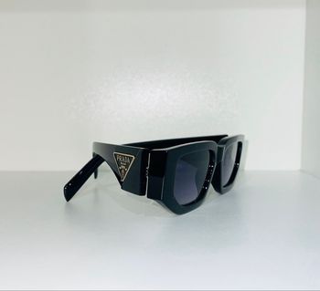 Lunette de soleil prada
