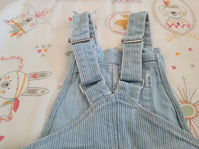 Jolie salopette short/ courte 4 ans - photo numéro 5