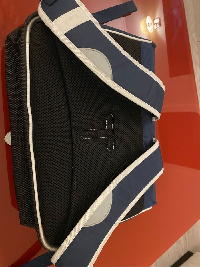 Cartable bleu marine neuf - photo numéro 4