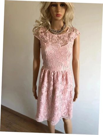 Robe rose claire neuve à manches courtes en dentelle Naf Naf taille 36