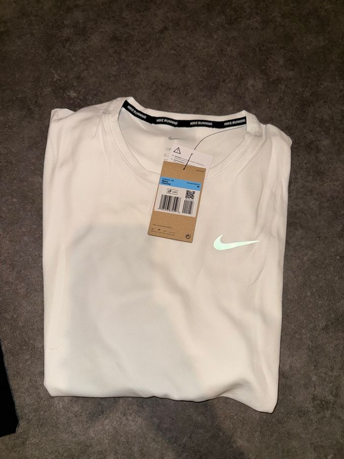 Ensemble running : veste, pantalon, 2 t-shirt - photo numéro 5