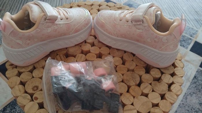 Magnifique chaussure à roulette Neuves - photo numéro 3