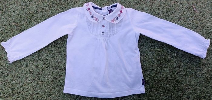 Beau petit haut col Claudine