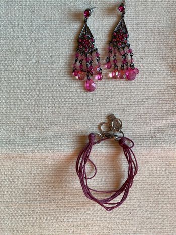 Parure bijoux bracelet et boucles d’oreilles avec strass et perles fuchsia Mariagrazia Must