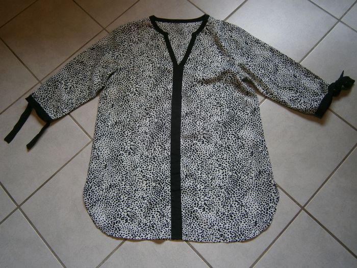 Chemisier motif "Dalmatien" manches 3/4 Taille 42