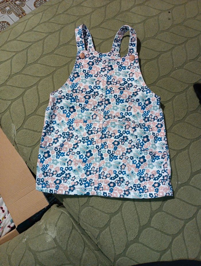 Robe salopette fleurie - photo numéro 2