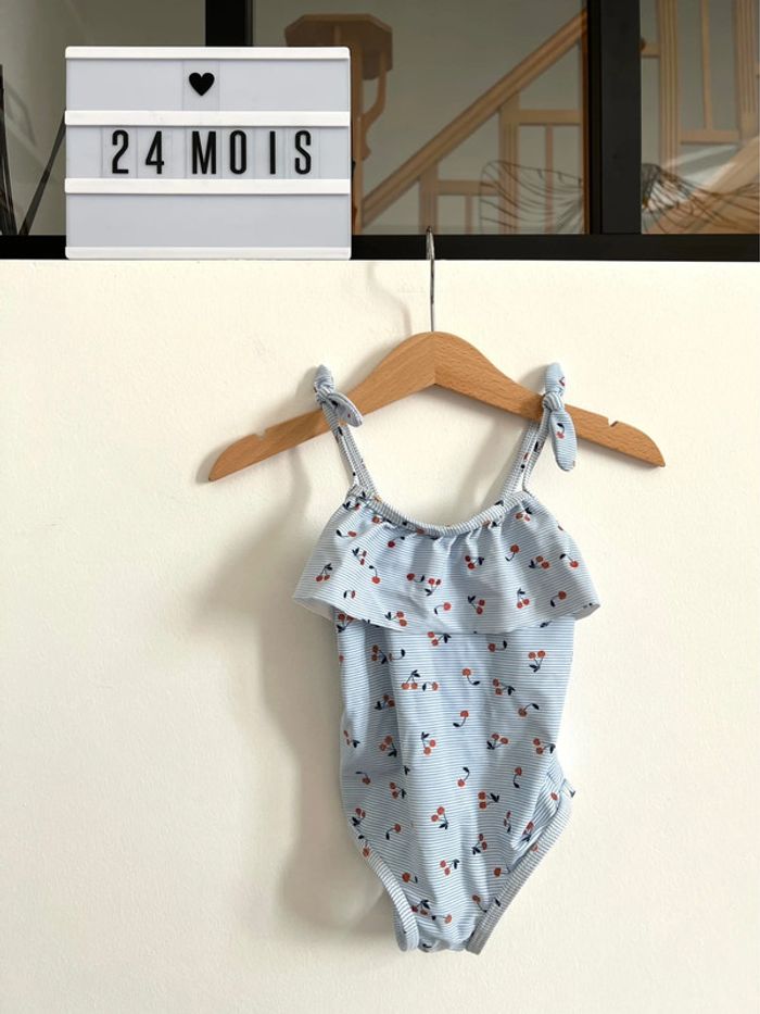 Maillot de bain à rayures bleues claires et cerises 🍒 - 24 Mois