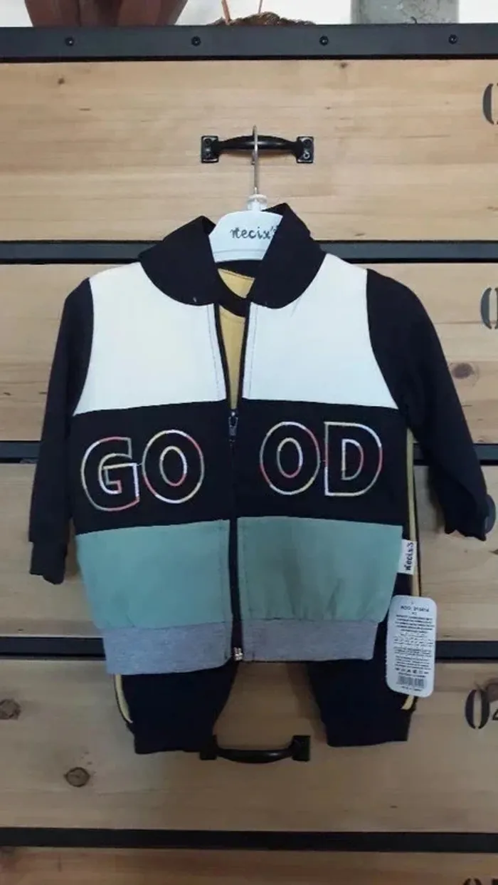 Ensemble survêtement 3 pièces tout neuf Necix's