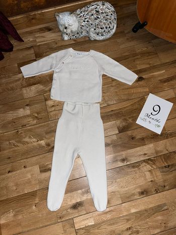 Bel ensemble en maille blanc cassé absorba comme neuf porté une fois 9mois/71cm