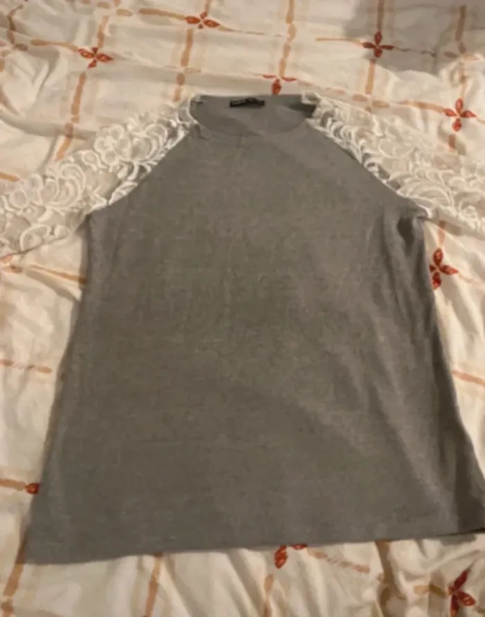 🩶 Pull gris léger Shein à manches dentelle - Taille M - photo numéro 2