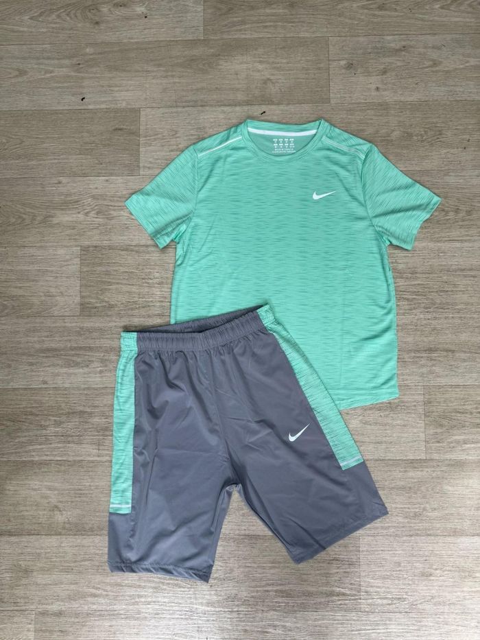 Short et t-shirt - photo numéro 6