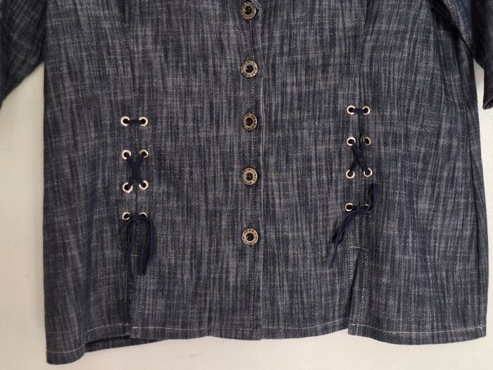 Veste manches courtes à épaulettes couleur jean et jolis détails - photo numéro 4