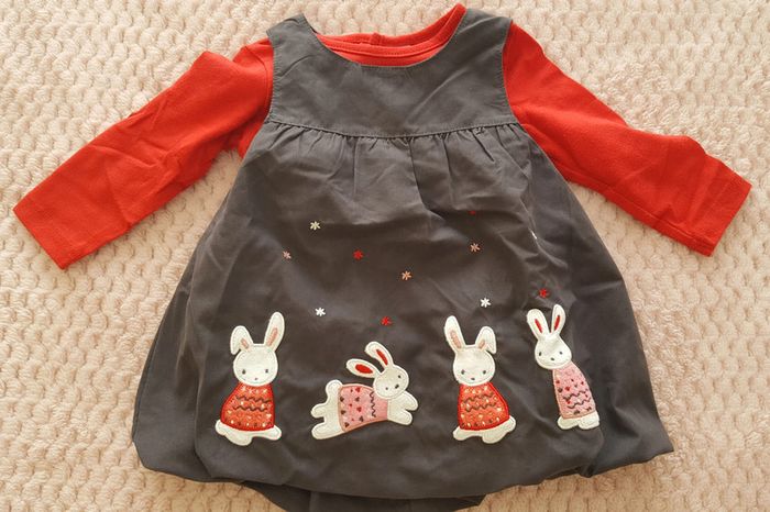 Robe grise lapins / tee shirt rouge 3 mois