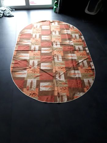 Nappe africaine ovale 150 par 235 cm