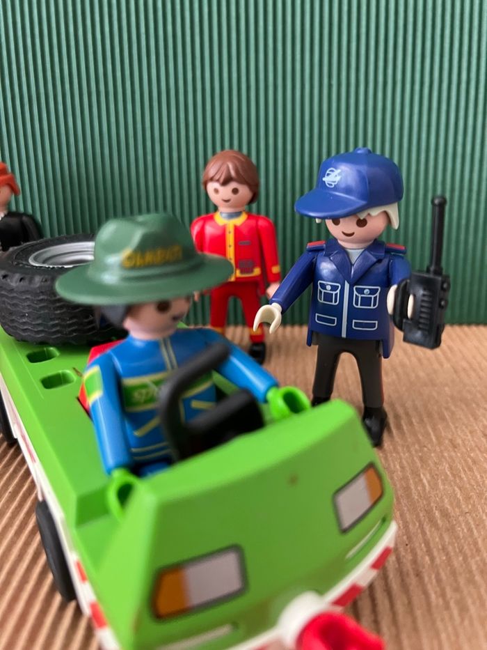 Lot  Playmobil + voiture - photo numéro 8