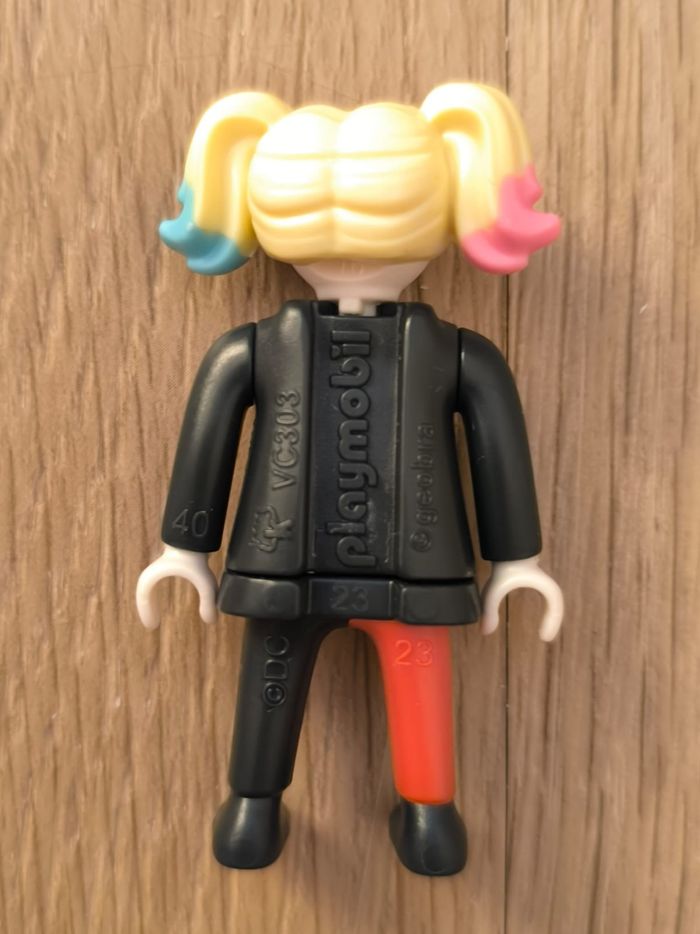 figurine playmobil Harley quinn kinder - photo numéro 2