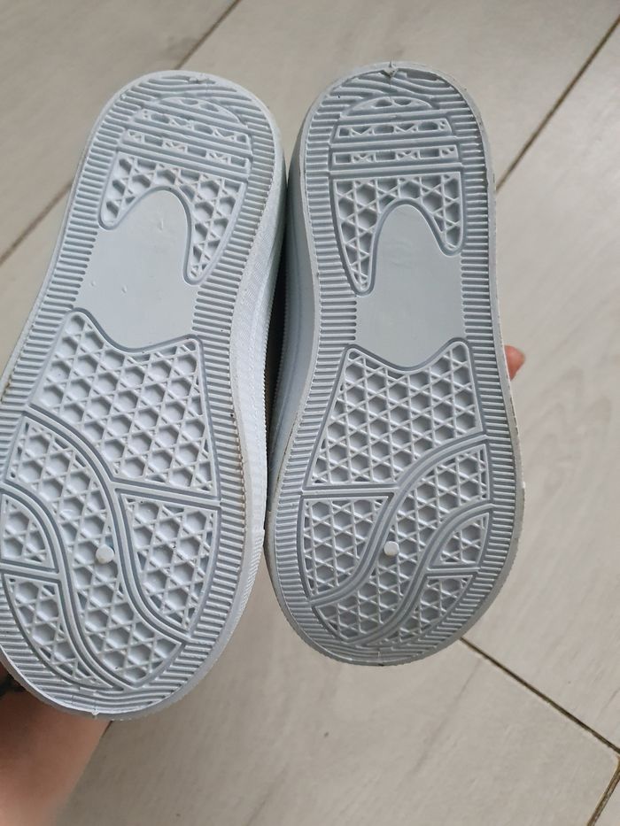 Chaussure t.25 - photo numéro 3