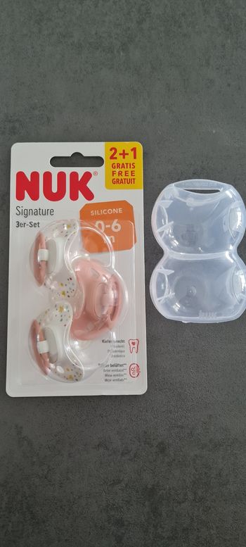 Tétines Nuk + boîte