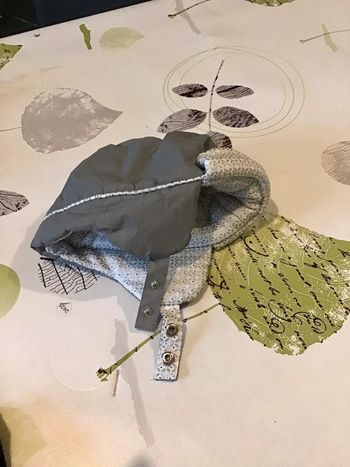 Bonnet imperméable taille 18/23 mois gris blanc et argenté marque Obaibi