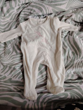 Pyjama crème licorne 1 mois de chez Orchestra 