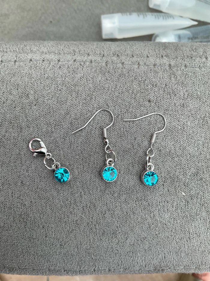 Boucles d’oreilles et breloque turquoise neuve