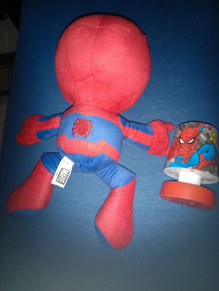 Peluche et lampe spiderman - photo numéro 3