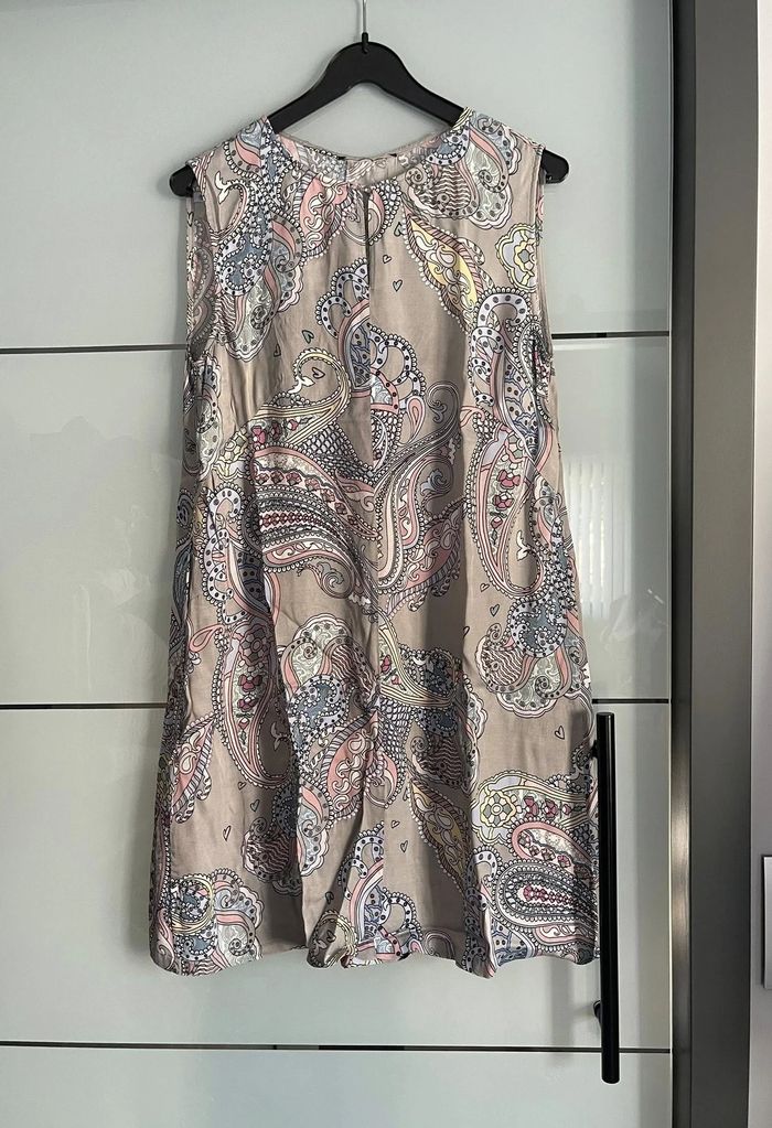 beige gekleurde jurk - photo numéro 2