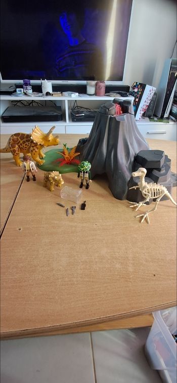 Playmobil volcan dinosaure