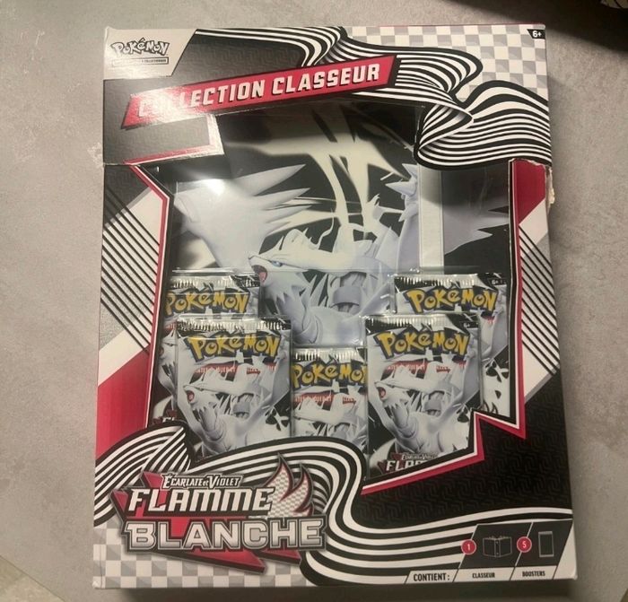 Pokemon coffret classeur 10.5 flammes blanche neuf