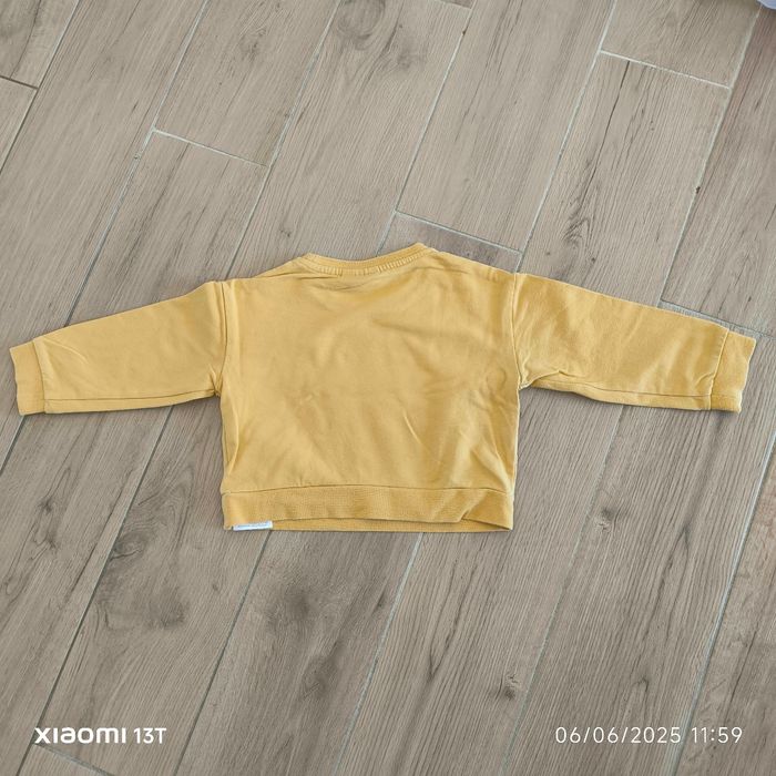 Pull Disney jaune moutarde - photo numéro 3