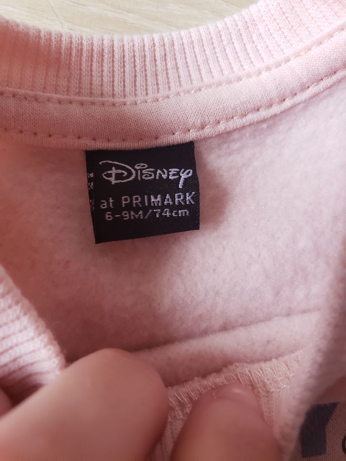 Pull 🎀 Disney × Primark 6-9 mois 2€ - photo numéro 3