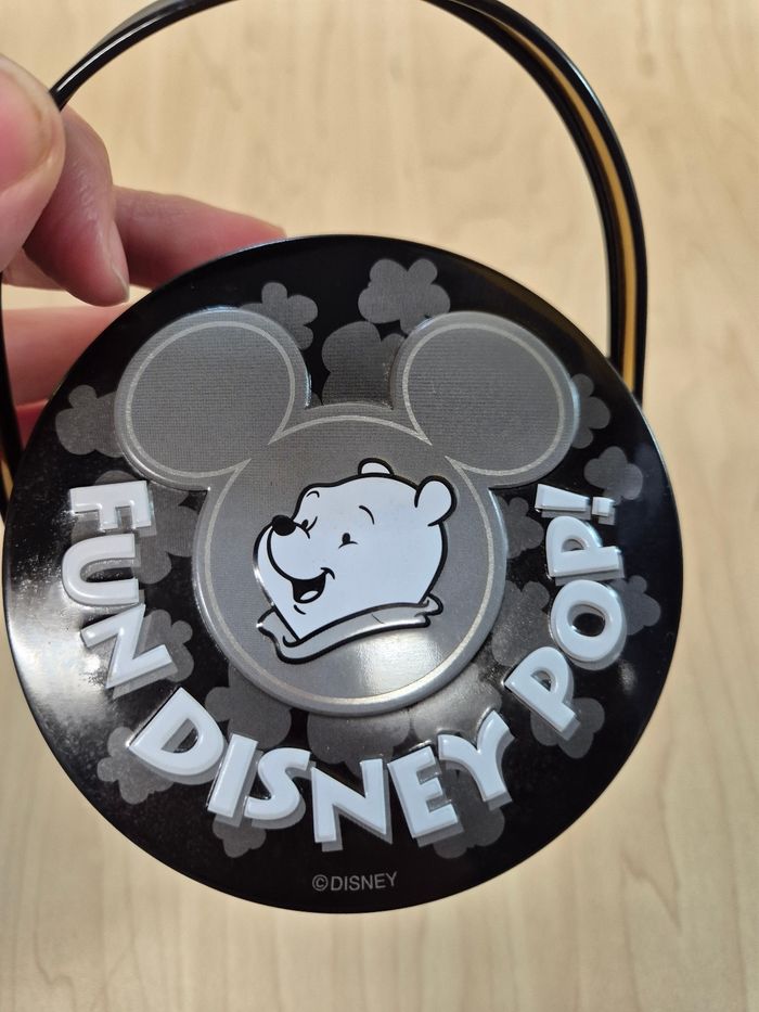 Boite métal Tokyo Disney Resort : Winnie l'ourson occaz - photo numéro 3