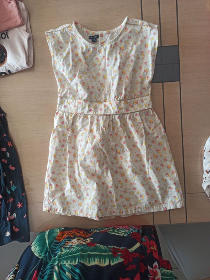 Lot vêtements 6 ans - photo numéro 2