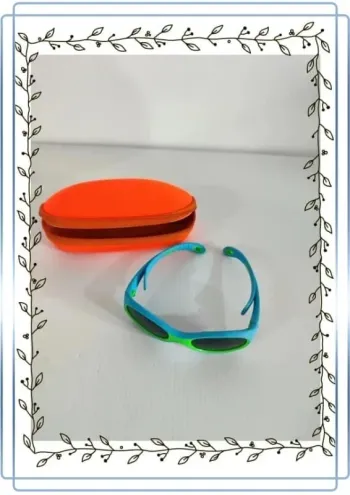 Lunettes de soleil bébé cébé, bon état, 2/3 ans quelques traces