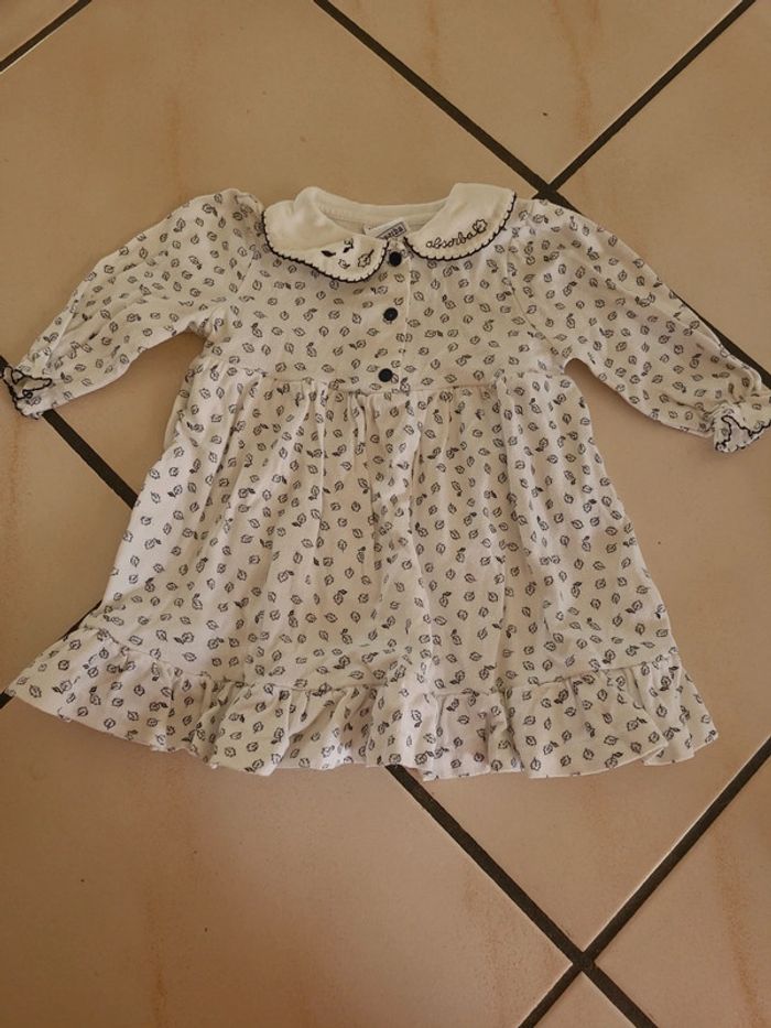 Robe blanche avec feuilles absorba