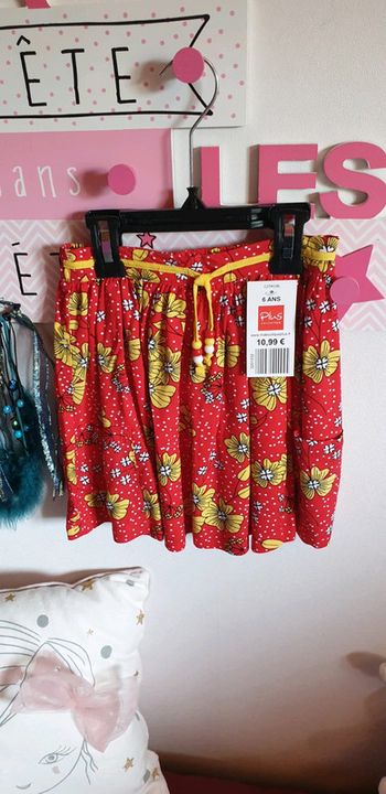 Jolie jupe neuve avec étiquette