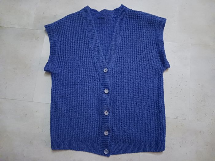 gilet sans manches bleu tricoté main Taille 38 Neuf - photo numéro 2