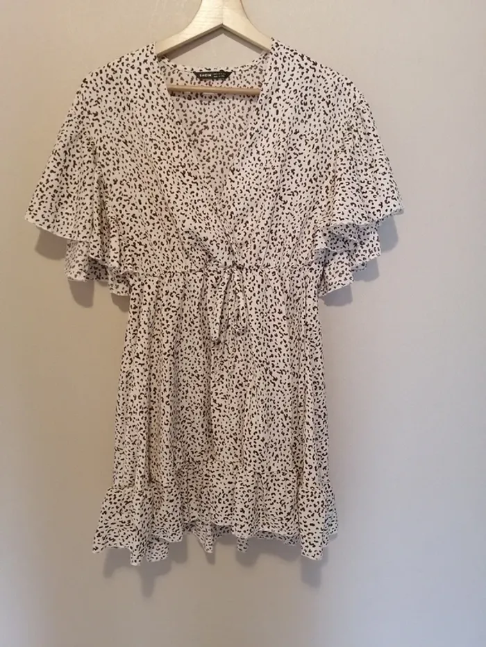 😍 Jolie Robe fluide à manches volants taille 38