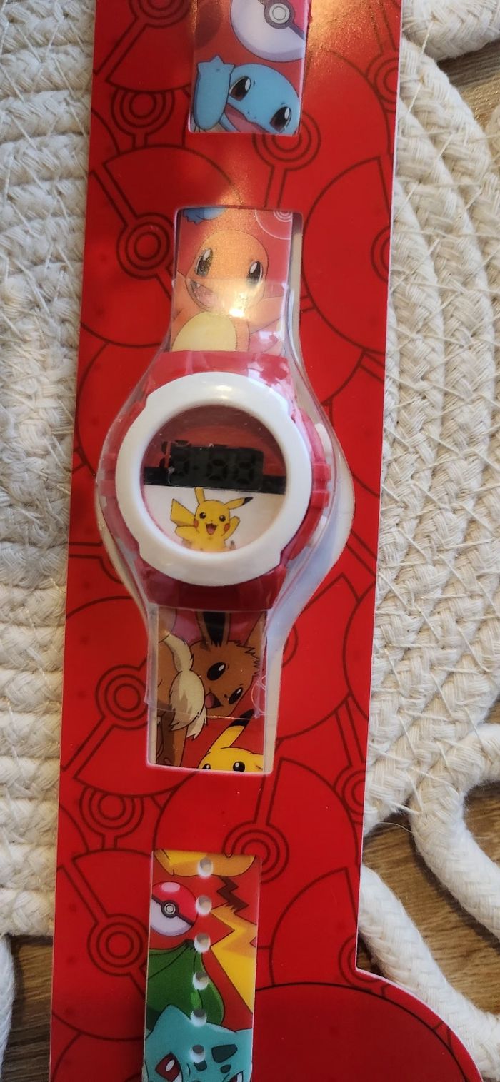 Montre Pokemon Rouge Neuve - photo numéro 4