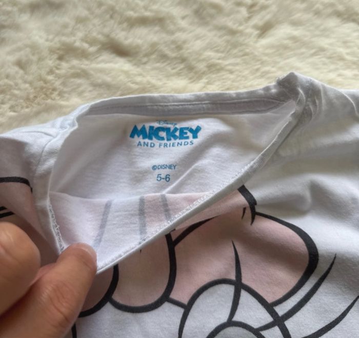 T-shirt Disney taille 5-6 ans - photo numéro 2