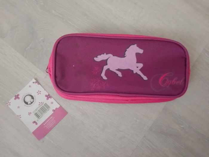 Trousse scolaire - photo numéro 2