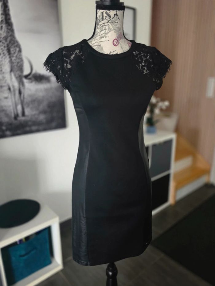 Robe noire Dentelle Kaporal