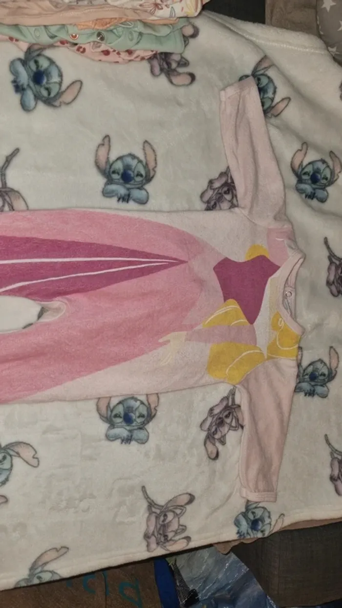 Pyjama princesse 6 mois en bon état - photo numéro 2