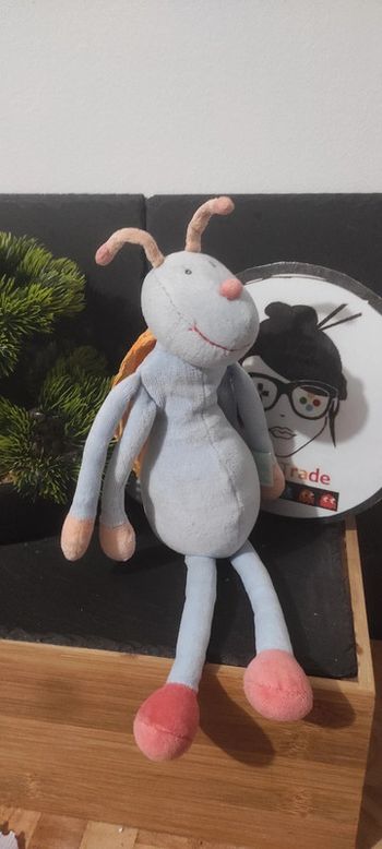 Doudou criquet Zéphir et Zoé libellule bleu orange aile peluche Moulin Roty