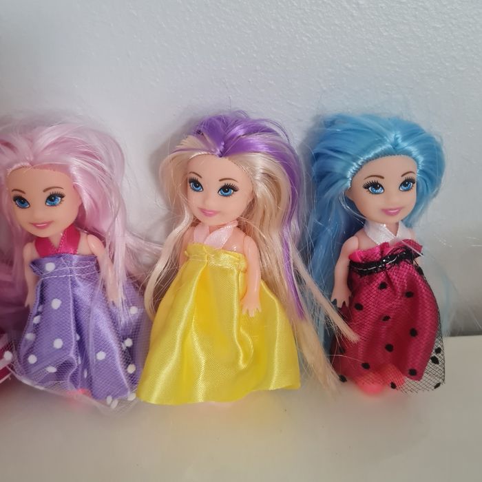 Lot de petites poupees - photo numéro 3