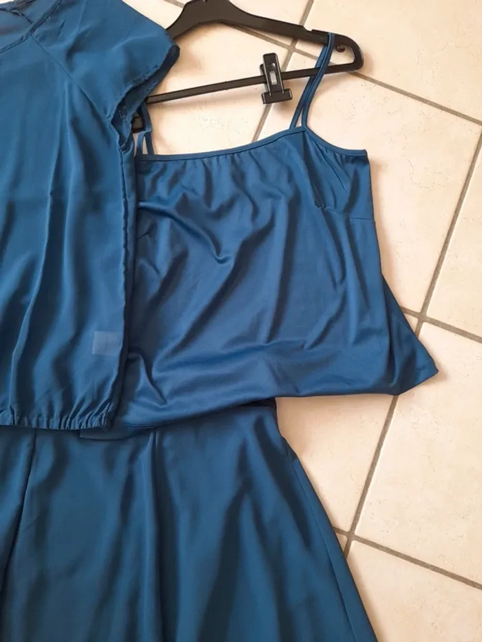Ensemble 3 pièces jupe et petit haut. - photo numéro 3