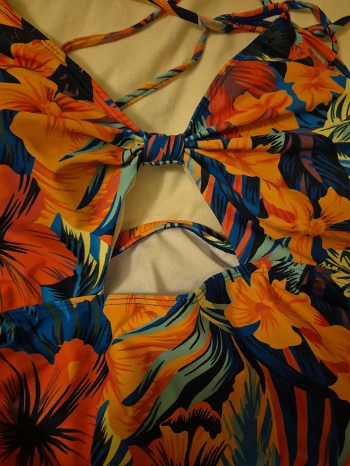 Maillot de bain à grosses fleurs - photo numéro 2