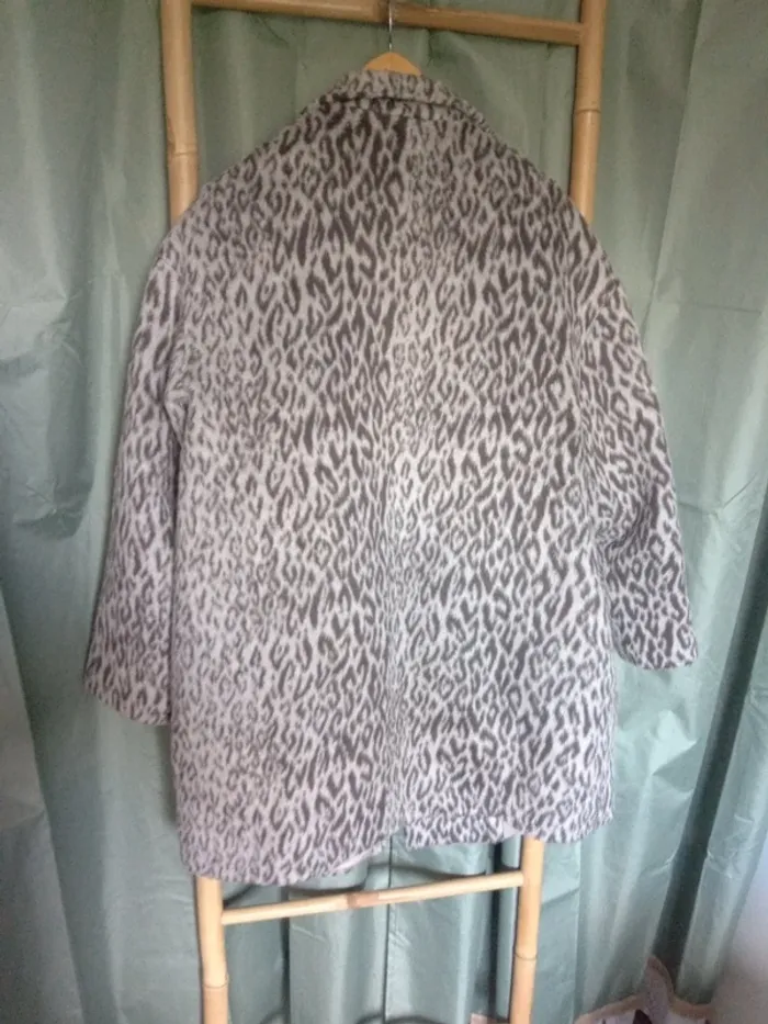 Manteau léopard fausse fourrure - photo numéro 8