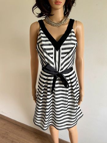 Robe noire et blanche sans manches Morgan taille 36 jamais portée